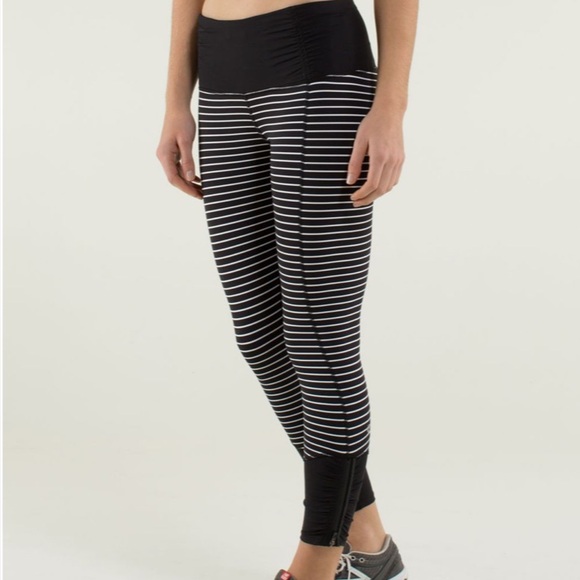 Lululemon Runday Crop 
Parallel Stripe Black White / Black - Picture 3 of 8